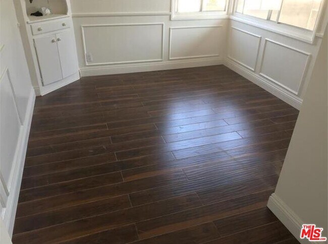 Building Photo - 7620 S Western Ave