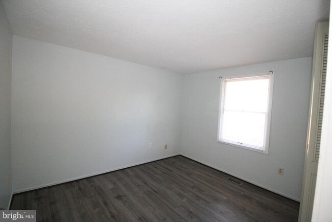 Building Photo - 1378 Rollinghouse Dr