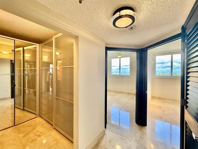 Building Photo - 6422 Collins Ave