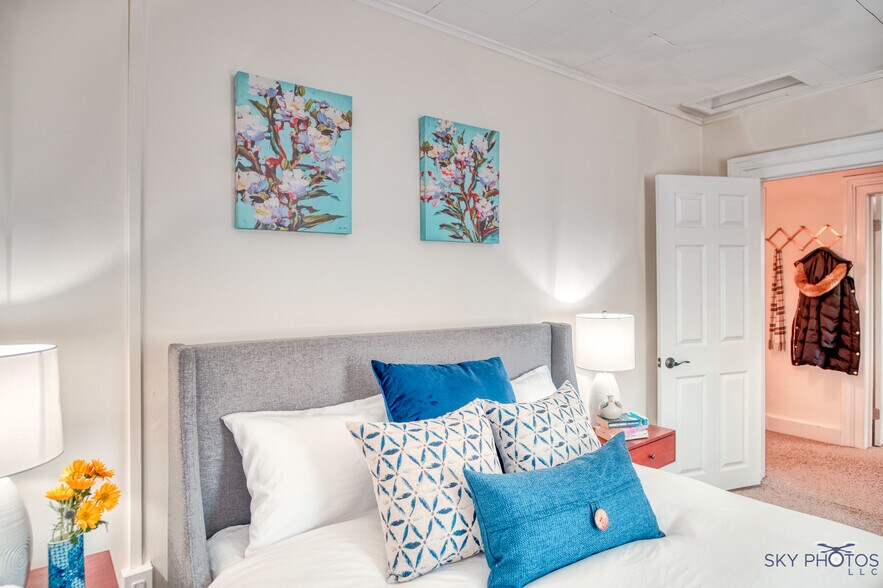 Building Photo - 52 Pomeroy Ave