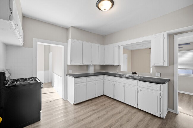 Building Photo - 1236 Underwood Ave SE