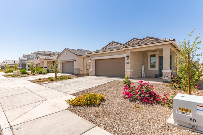 Building Photo - 2131 W Shelly Ave