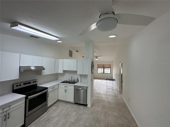 Building Photo - 6818 S Himes Ave