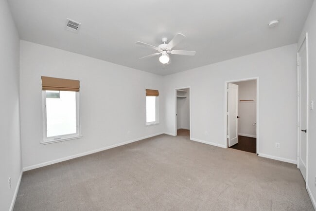 Building Photo - 1715 Maravilla Dr