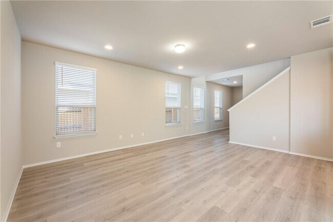 Building Photo - 220 Trailside Ln