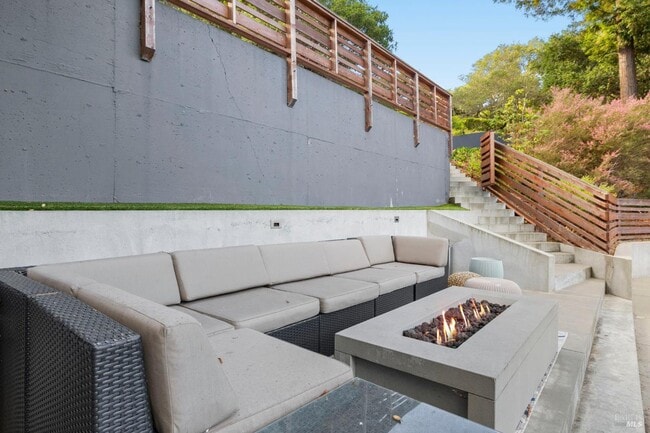 Building Photo - 48 Junipero Serra Ave