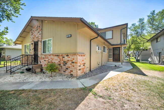 Building Photo - 612 Pine Meadows Dr