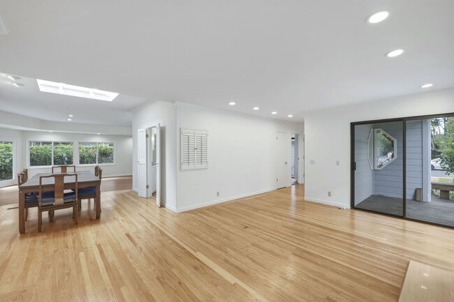 Building Photo - Upgraded 4 Bed, 2 Bath Home on Charming Tree Lined Street in Desirable Crescent Park