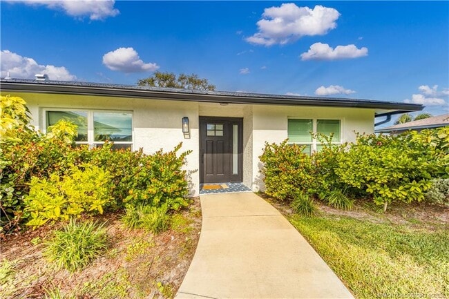 Building Photo - 533 SE Ocean Spray Terrace