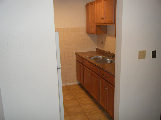 Building Photo - 547 Brookside Dr