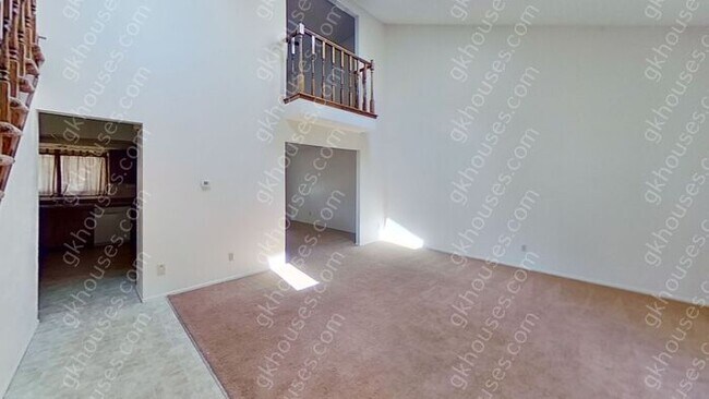 Building Photo - 144 Willow Pl S