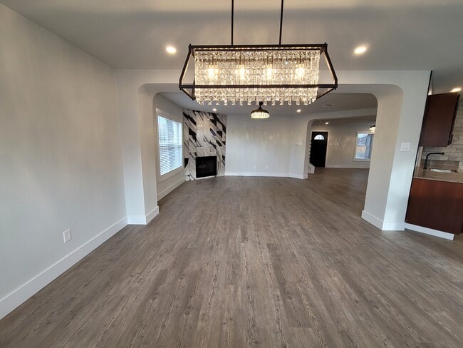 Building Photo - 303 Edgewood Cv
