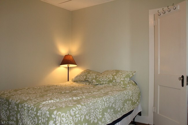 Building Photo - 920 Ridge Rd