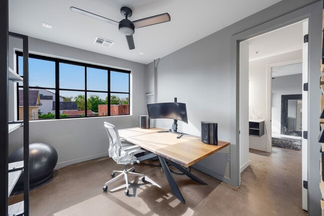 Building Photo - 908 White St