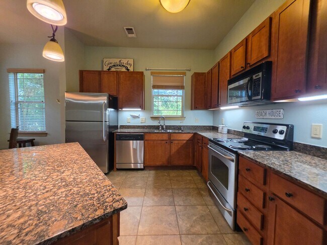 Building Photo - 1430 Regency Rd