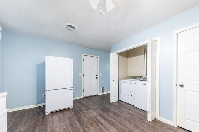 Building Photo - 804 Pottawatomie Ave