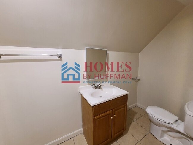 Building Photo - Three Bedroom | Two Bath House