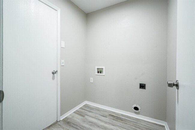 Building Photo - 10425 Aberdeen Dr