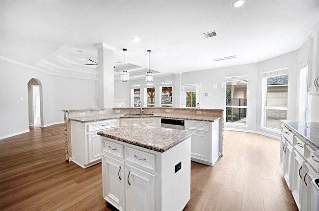 Building Photo - 13707 Elm Shores Dr