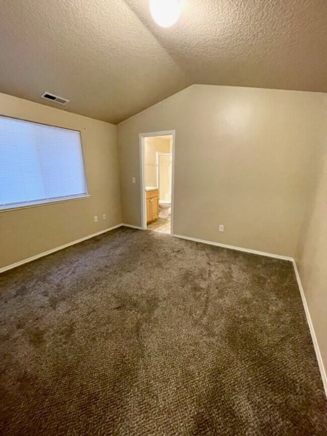 Building Photo - Single level home in Foxborough! Fenced yard!  A/C and a gas fireplace!