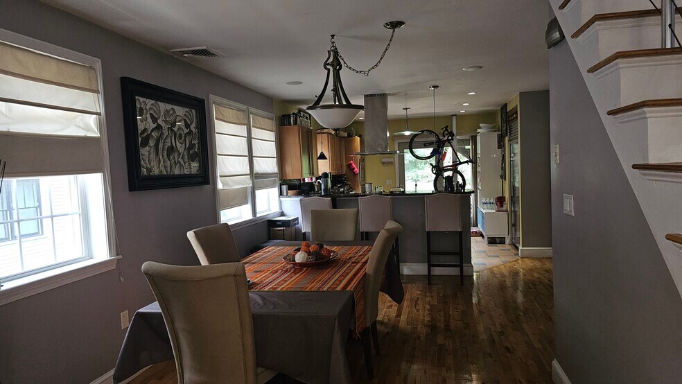 Building Photo - 133 Cedar St