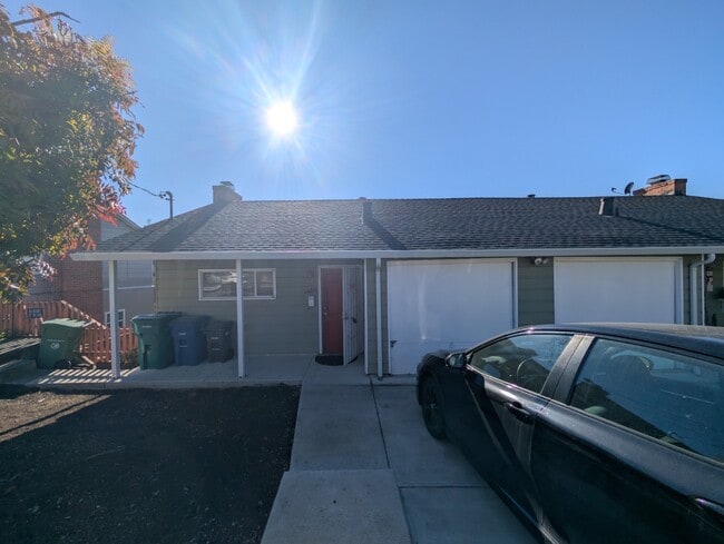 Building Photo - 1406 Highland Blvd