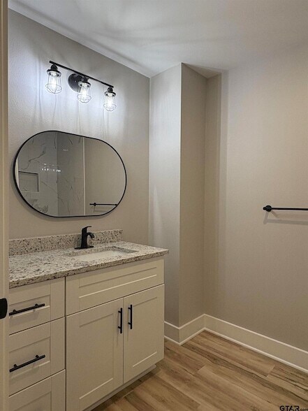 Building Photo - 305 Post Oak Dr