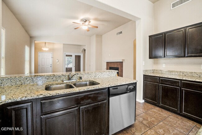 Building Photo - 2932 Pino Triste Dr