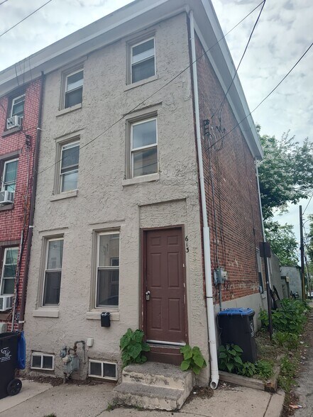 Primary Photo - 613 Walnut St
