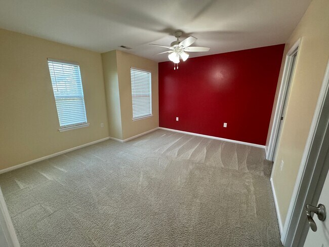 Building Photo - 1705 Halesworth Ln