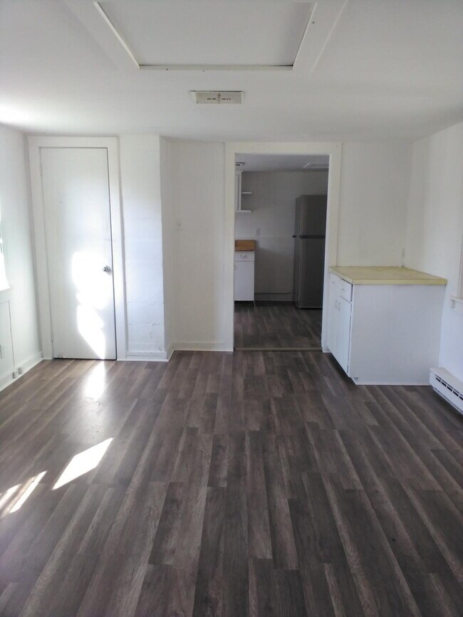 Building Photo - Discover your ideal living space in the he...