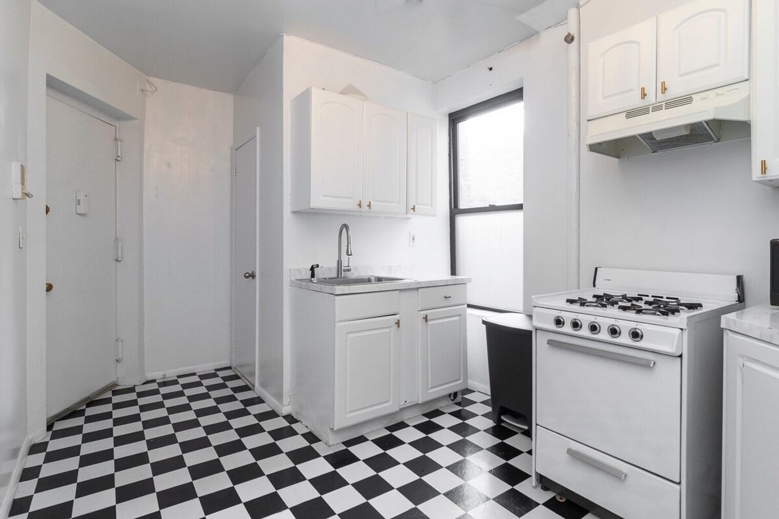 Building Photo - 319 E 95th St