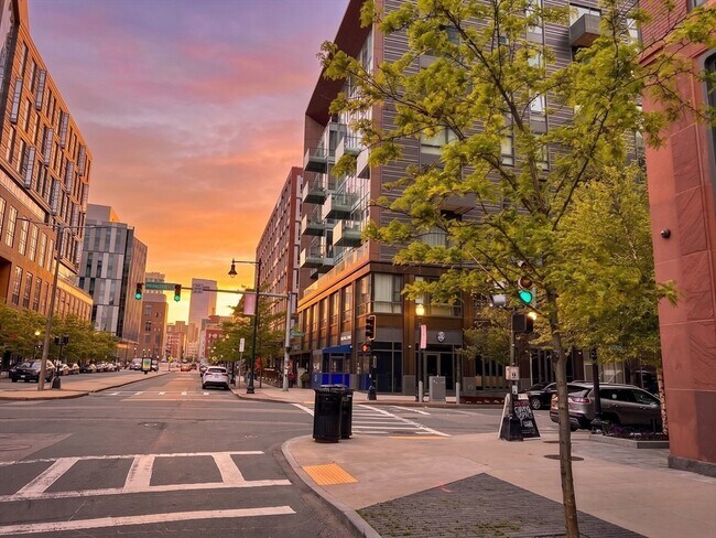 Building Photo - 32 Traveler St