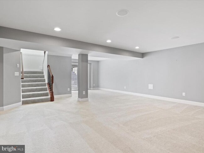 Building Photo - 41595 Revival Dr