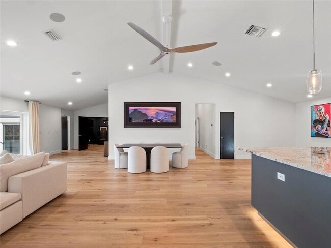 Building Photo - 1021 Temple Grove Pl