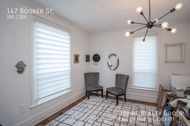 Building Photo - 147 S Booker St