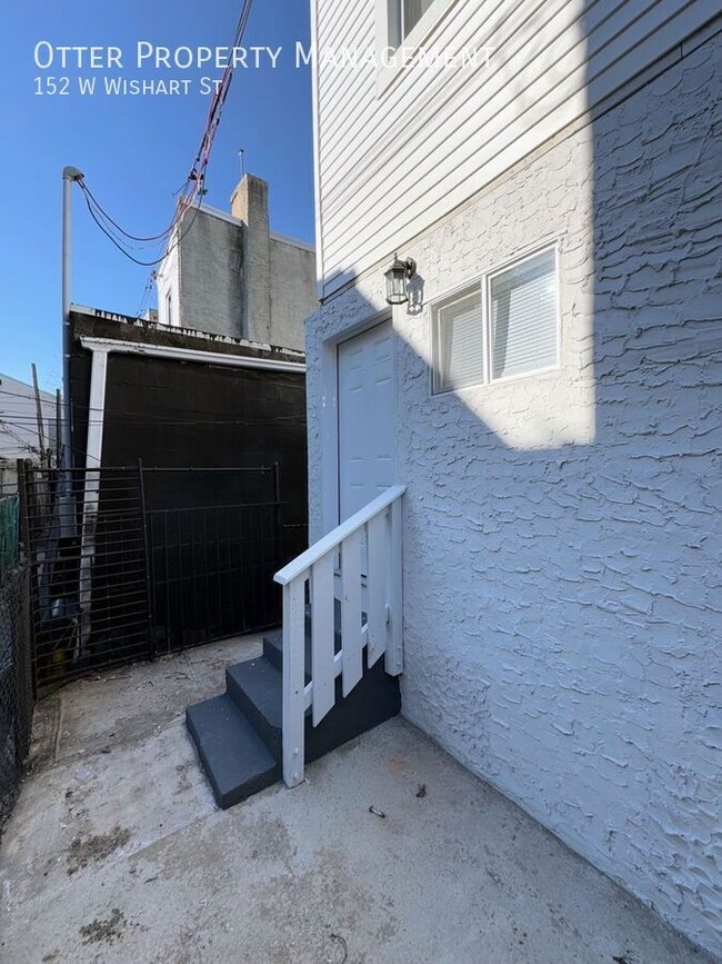 Building Photo - 152 W Wishart St