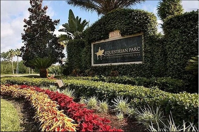 Building Photo - nice and quiet condo in desirable New Tamp...