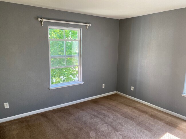 Building Photo - 3 br, 2.5 bath House - 2634 Nicolson Circle
