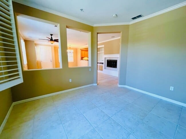 Building Photo - Beautiful 3BD/3BA, Two-Story Corner Unit C...