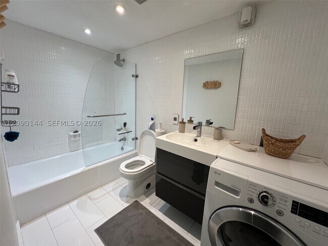 Building Photo - 345 Ocean 525