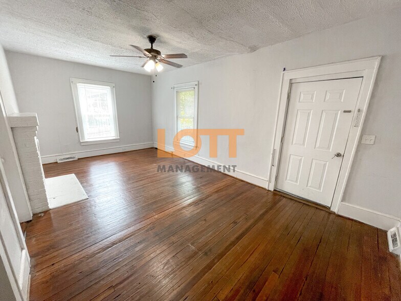 Building Photo - 108 Mulberry St