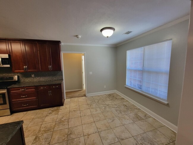 Building Photo - 1500 Cedar Hill Trail