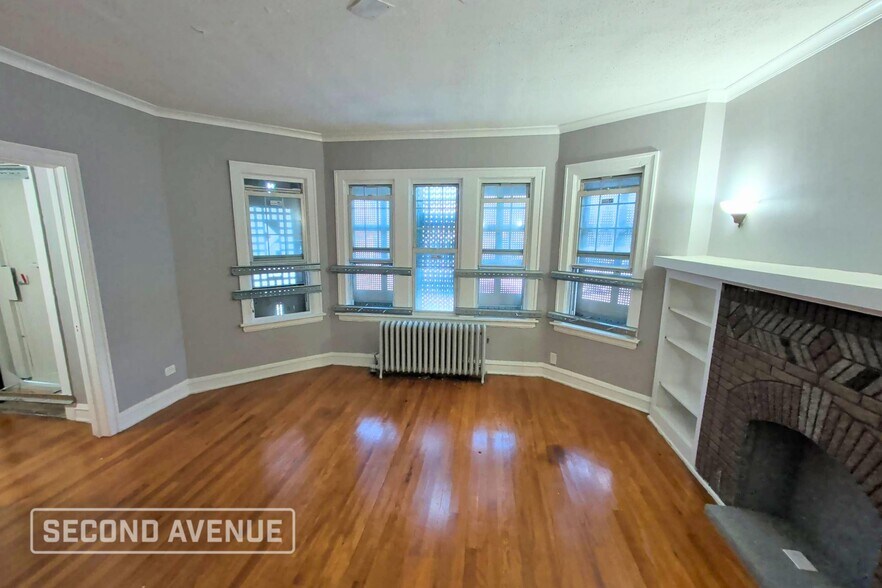 Building Photo - 7114 S Claremont Ave