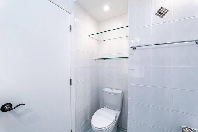 Building Photo - 2936 Florida Blvd