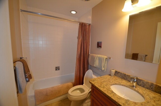 Building Photo - Long Winter Lease!  Fully Furnished, on bu...