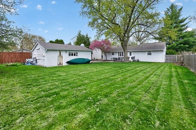 Building Photo - 33356 N Sears Blvd