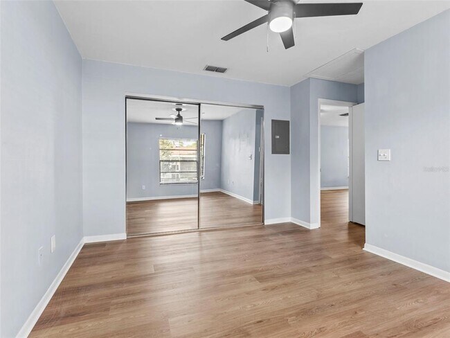 Building Photo - 13608 S Village Dr