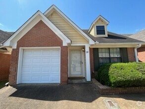 Building Photo - Renovated 3 Bedroom 2 Bathroom with 1 Car ...