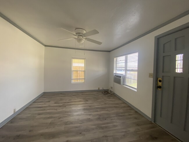 Large living room. - 2975 Pecos St